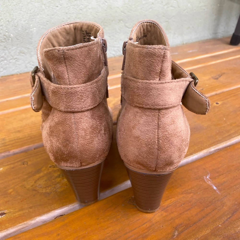 Brown Suede Heeled Booties Women’s Size 10 - Picture 3 of 4